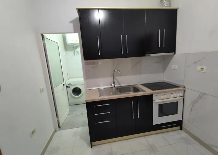 , Free Parking & Balcony * טיראנה