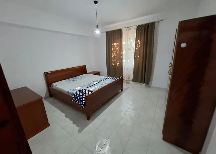 , Free Parking & Balcony * Τίρανα