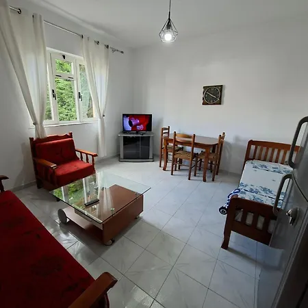 , Free Parking & Balcony Apartment